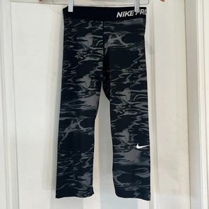 Nike Pro cropped leggings, black and gray pattern, Size Medium